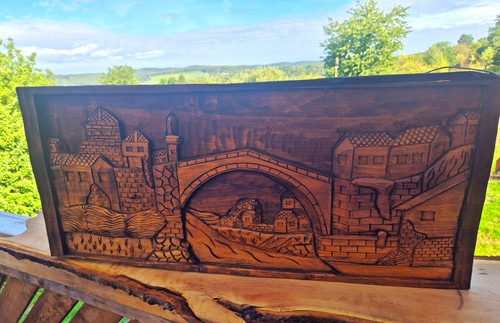 Handgeschnitztes holz relief - handgeschnitztes, holz-relief