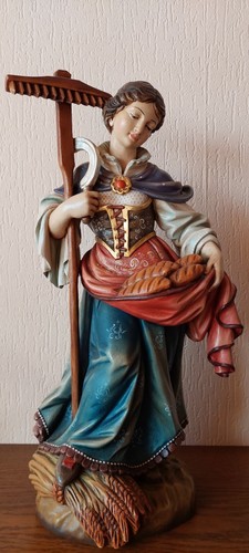 Holzfigur geschnitzt bäuerin - holzfigur,