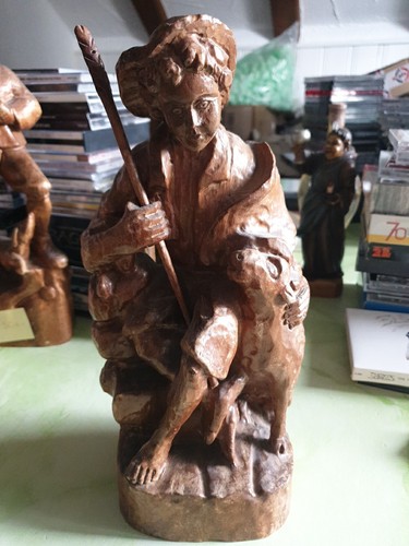 Handgeschnitzte holzfigur mann - handgeschnitzte,
