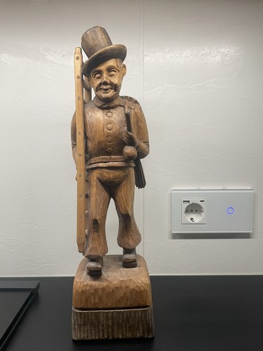 Handgeschnitzte holzfigur - handgeschnitzte,