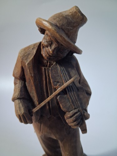 Handgeschnitzte holzfigur - handgeschnitzte,