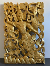 Handgeschnitztes Holzrelief