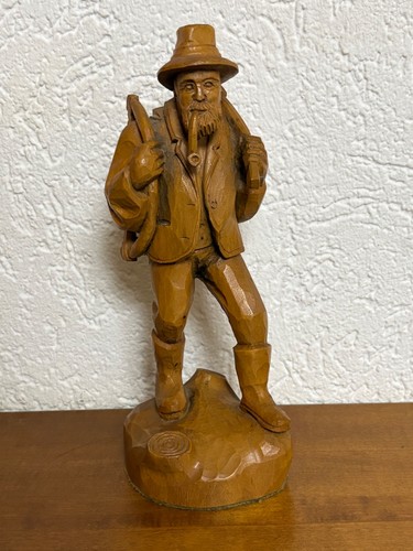 Holzfigur handgeschnitzt