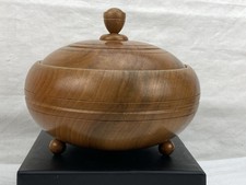 Dose auf 3 Kugelfüssen feine