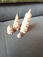 4 Geschnitzte Bäume